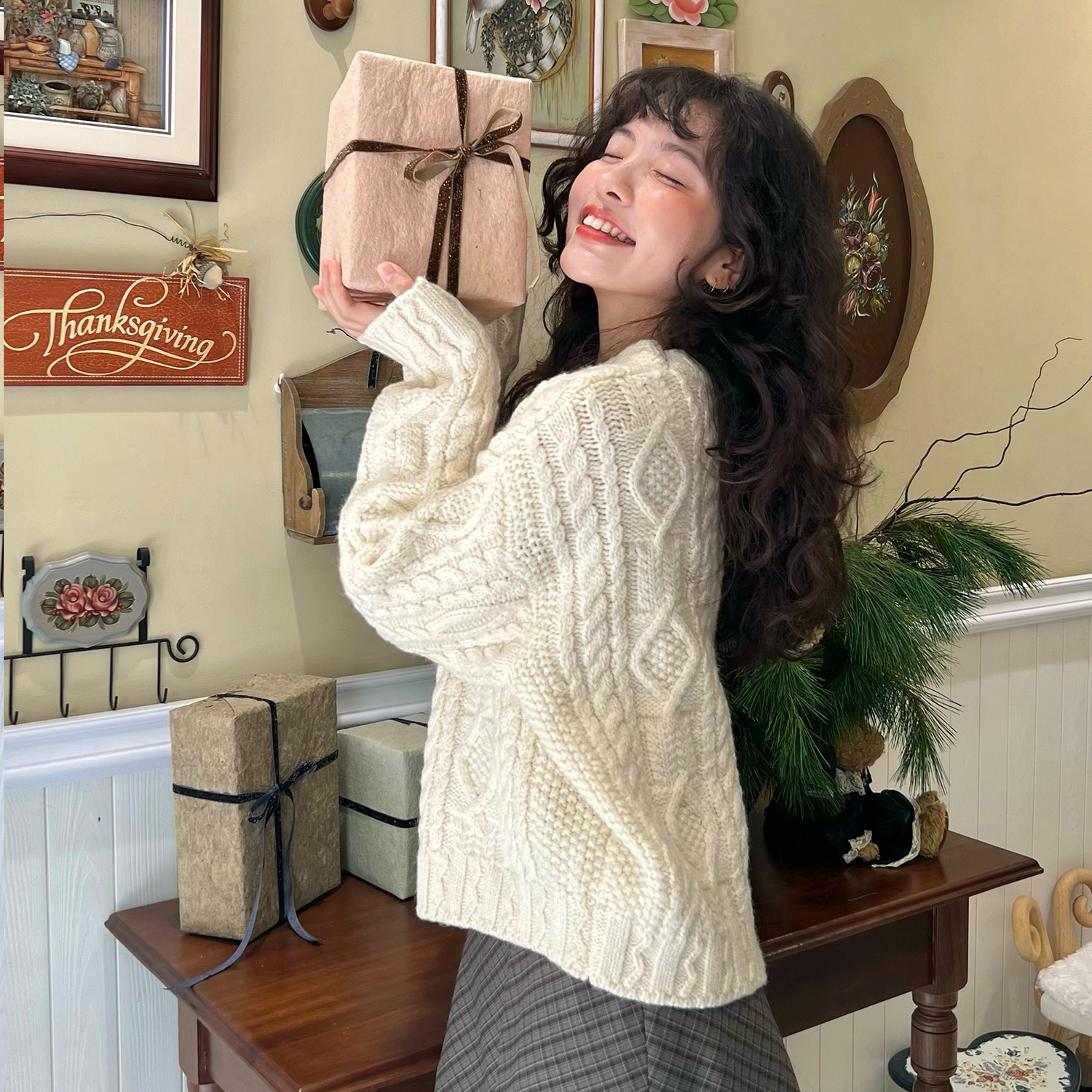 BLEUBIRD Áo len vặn thừng Pretzel Sweater