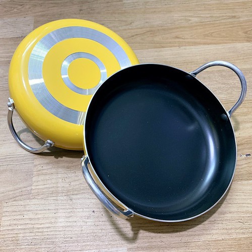 Chảo 2 Quai Siêu Chống Dính 22cm hiệu Rainy .Chảo chiên xào đáy bằng chống trượt cao cấp