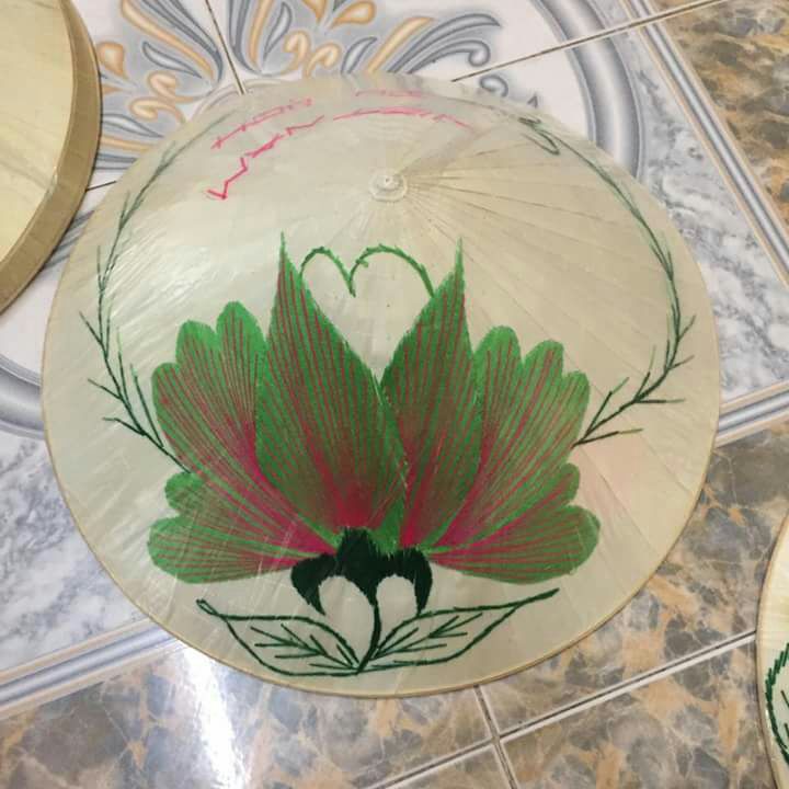 Nón lá thêu hoa to đẹp