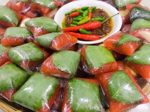 NEM CHUA LAI VUNG LÁ CHÙM RUỘT ( 1 HỘP 10 CHIẾC)