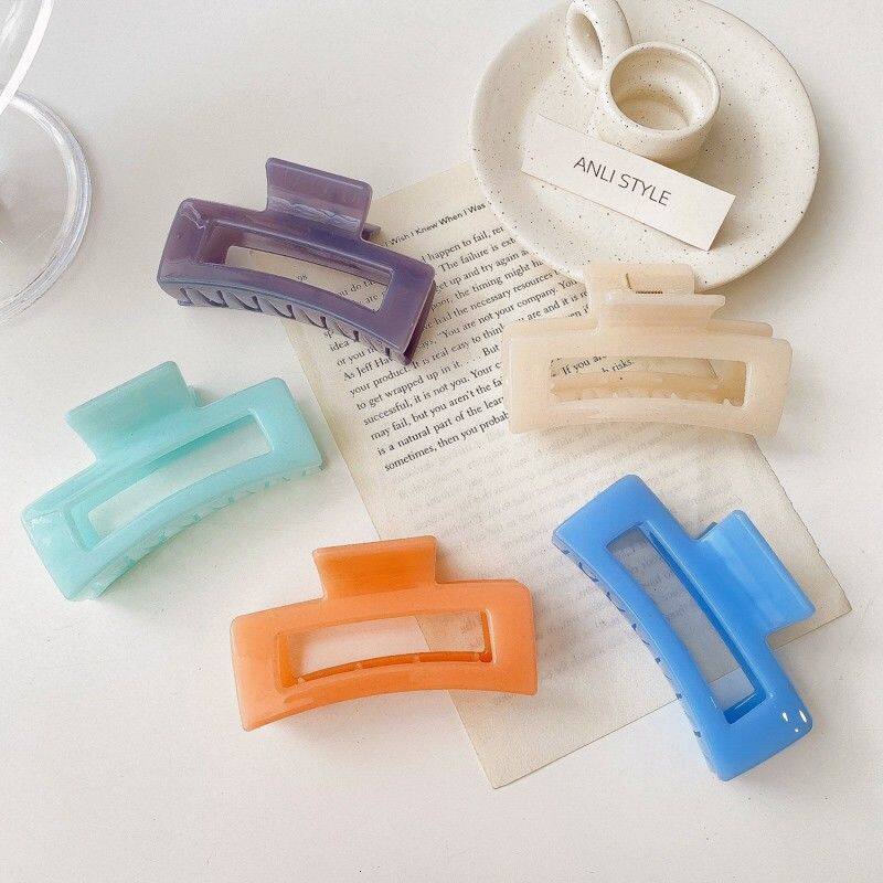 Simple style acrylic hair clip