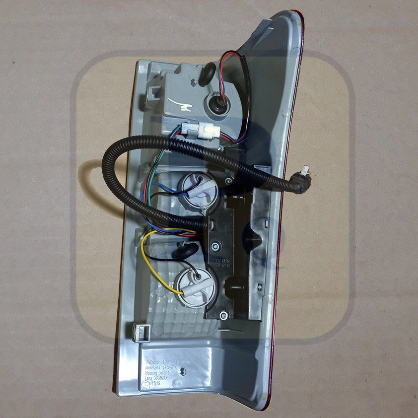 ĐÈN HẬU ISUZU DMAX 12-14