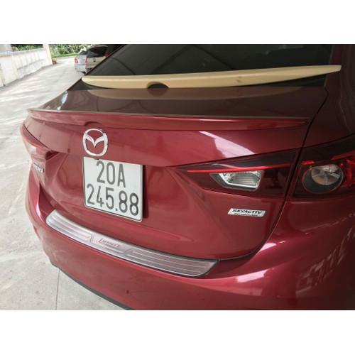 đuôi gió mộc chưa sơn theo xe mazda3