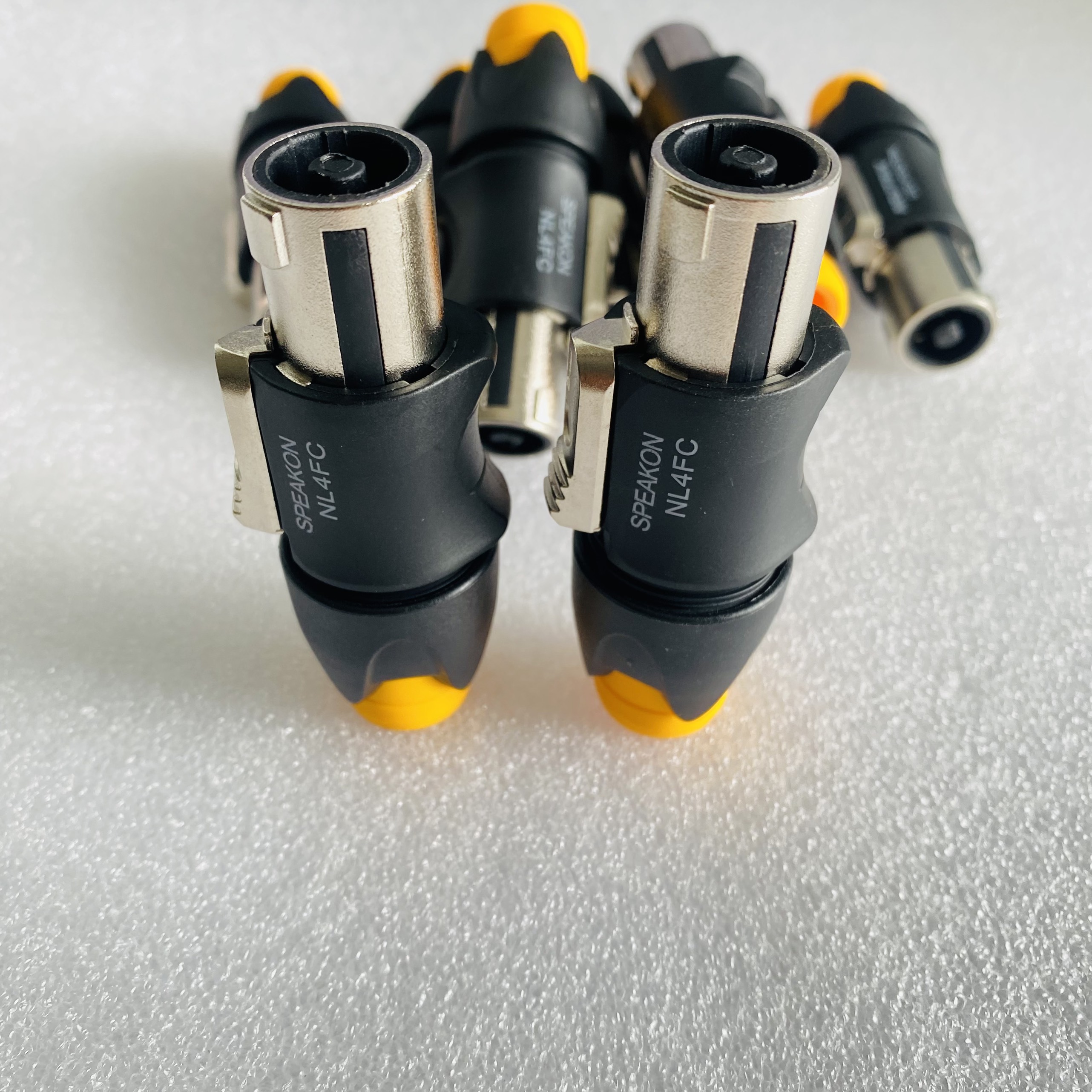 Jack Loa Speakon Bọc Kim Loại ( 1 chiếc )