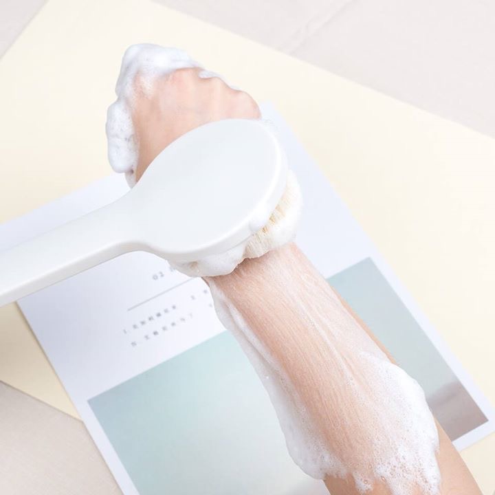 [HCM]BÀN CHẢI CỌ LƯNG KIÊM MASSAGE TẨY TẾ BÀO CHẾT CHO DA CỰC HIỆU QUẢ - CÂY CỌ LƯNG MUJI XUẤT NHẬT CÁN DÀI LOẠI XỊN