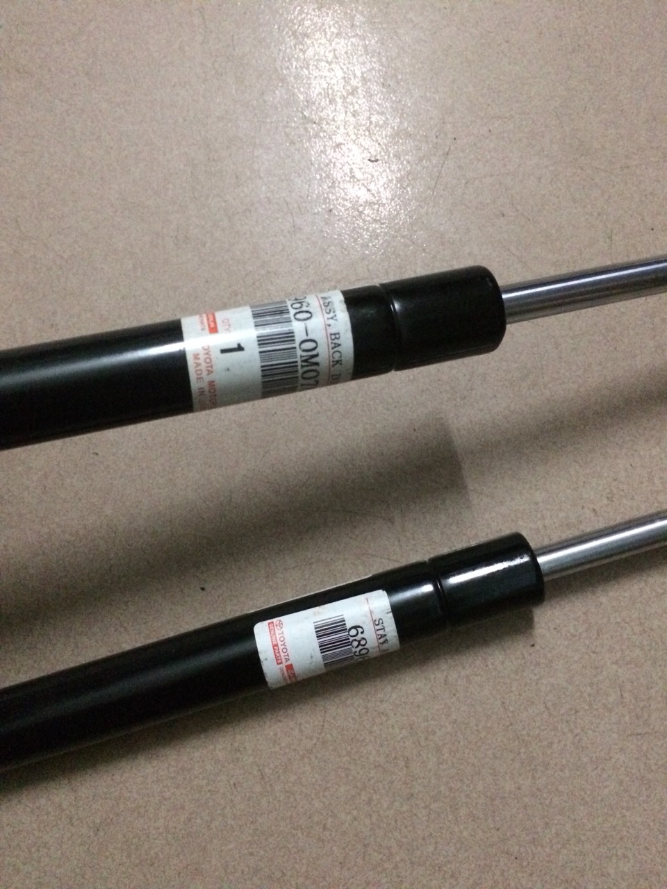 Ty chống cốp sau Zace (Bán theo chiếc, Có Vế ) OEM