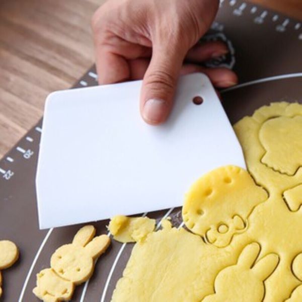 Dụng cụ cắt bột hình thang- miếng chia bột làm bánh