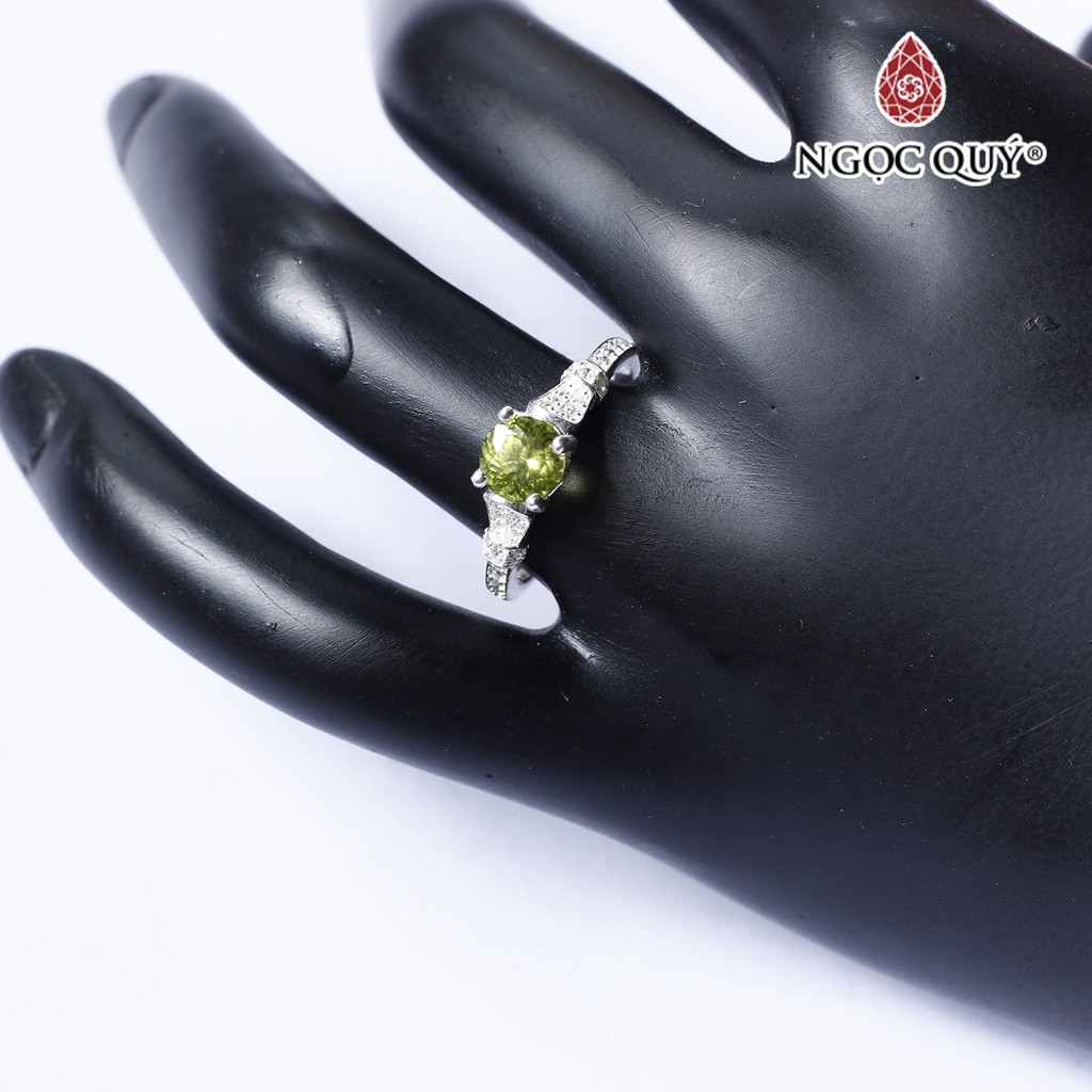 Nhẫn Bạc Đính Peridot Cao Cấp - Ngọc Quý