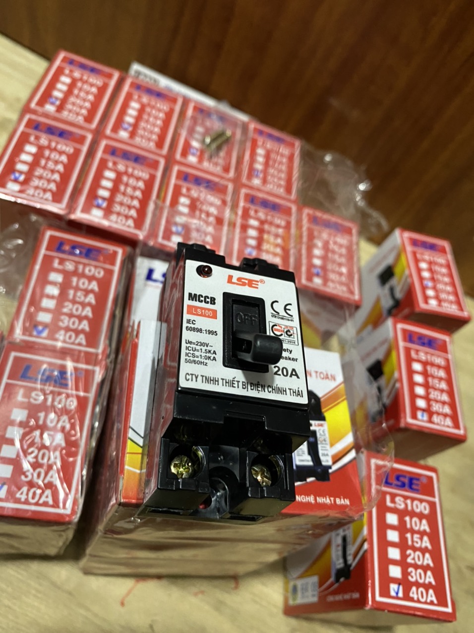 CB Bảo vệ an toàn mạch điện 15A, 20A, 30A, 40A LSE dùng cho nhà ở, máy lạnh, máy bơm, nhà bếp - An toàn, chất lượng - BH 12 tháng