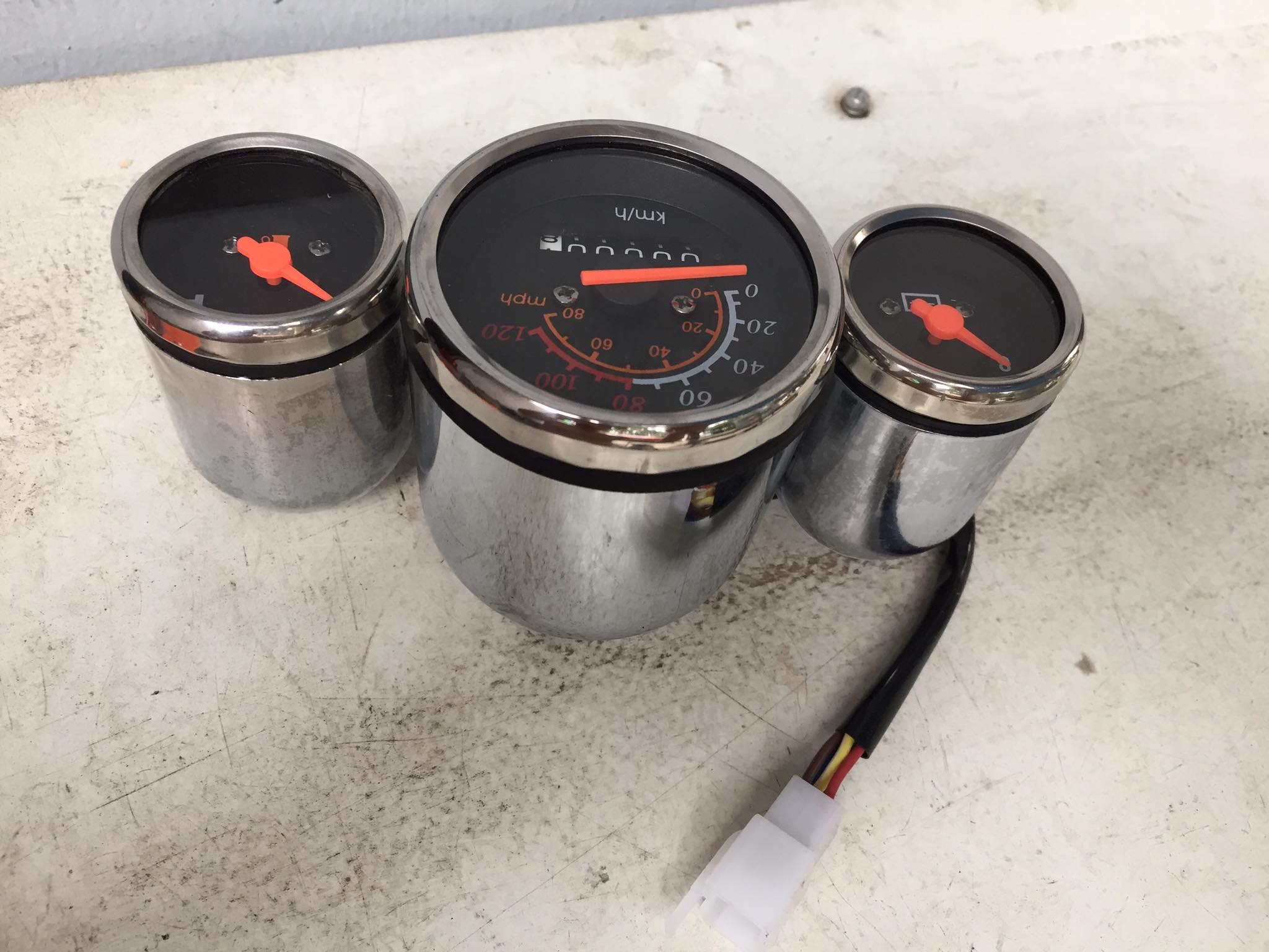 đồng hồ 3 cục cho anh em độ chế xe