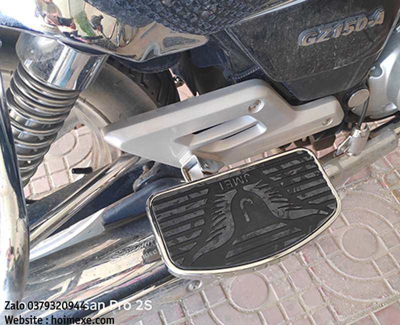 Suzuki Gz125 Rear Footrest Pair