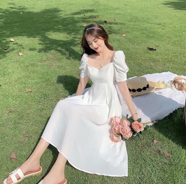 Đầm trắng chéo dây form dài