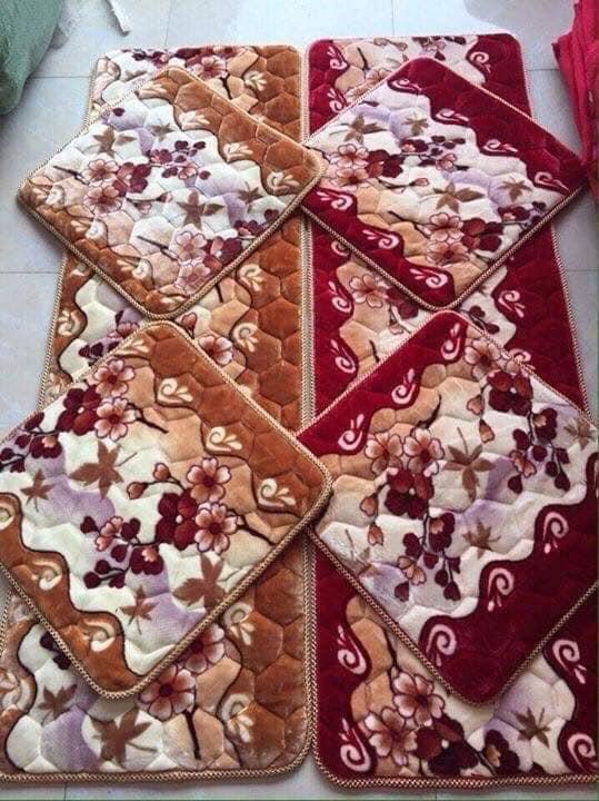 Bộ thảm trải ghế ngồi nỉ nhung, vân hoa nổi sang trọng.