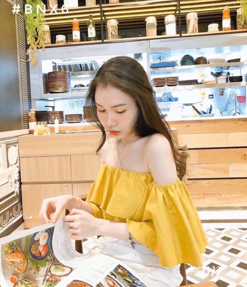 Áo bẹt vai tay loa nữ tính
