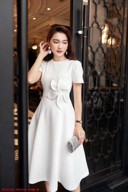 [HCM]ĐẦM XÒE TAY NGẮN ĐÍNH HOA MAI LỚN BÊN EO