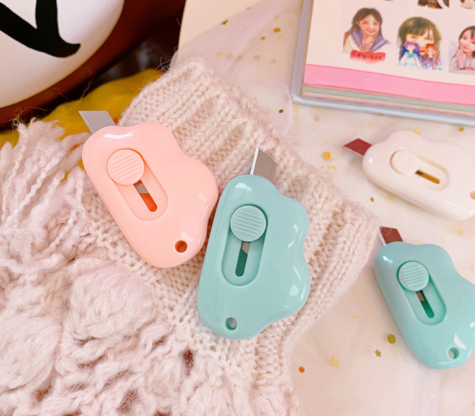 [HCM]Dao rọc giấy mini hình mây đeo móc chìa khóa