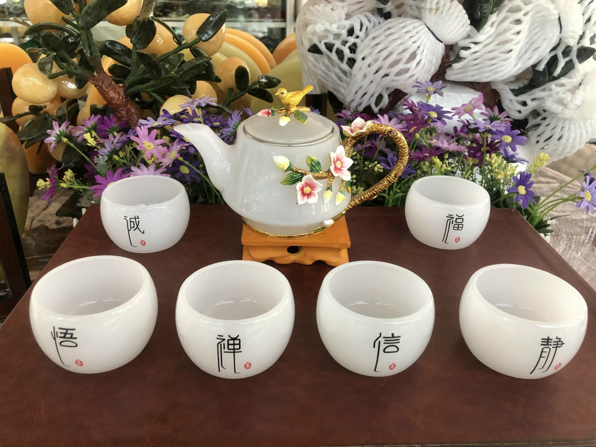 Bộ ấm trà chạm khắc hoa và chim đá bạch ngọc