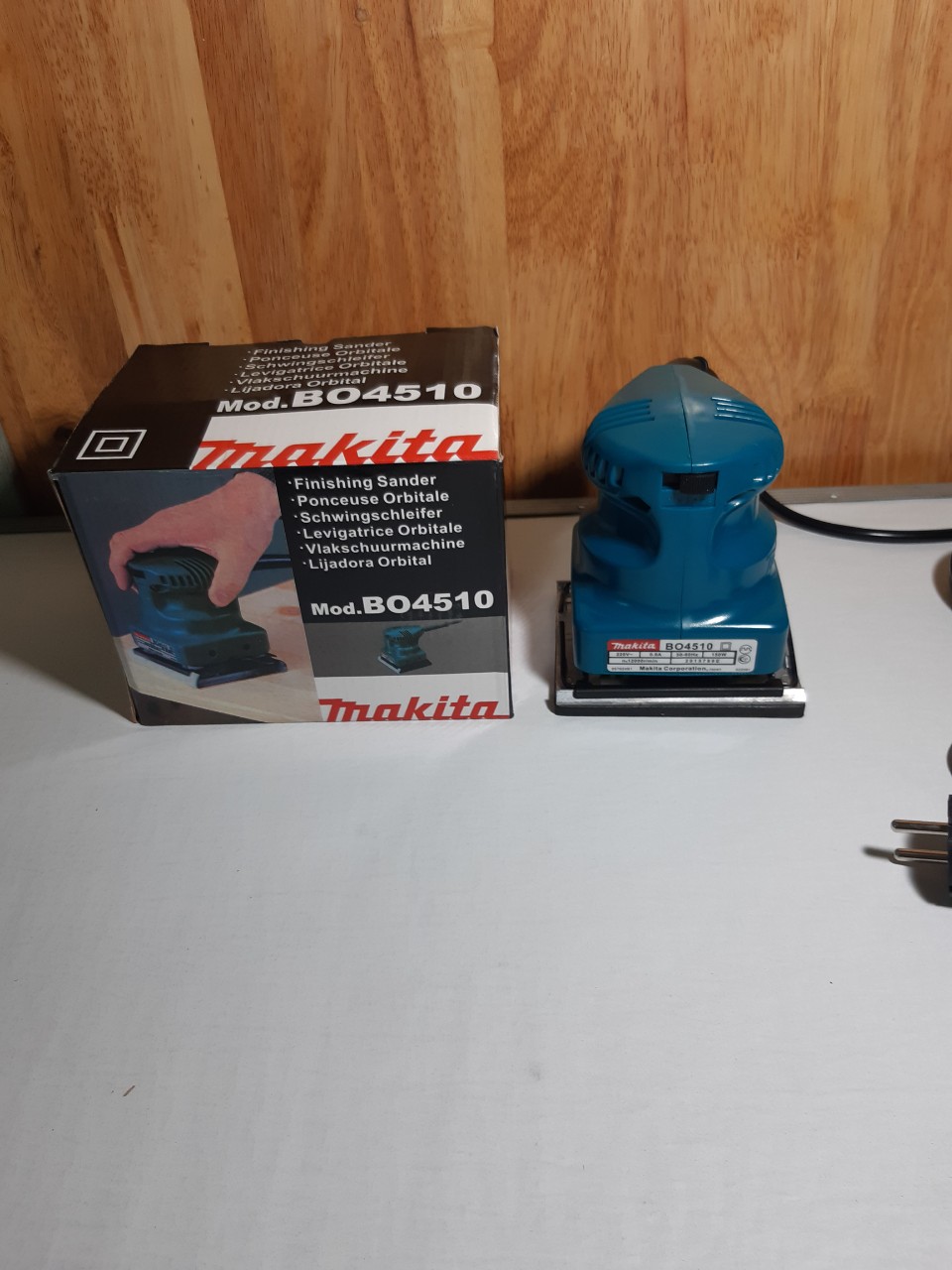 [HCM]máy chà nhám MAKITA B04510 đế vuông