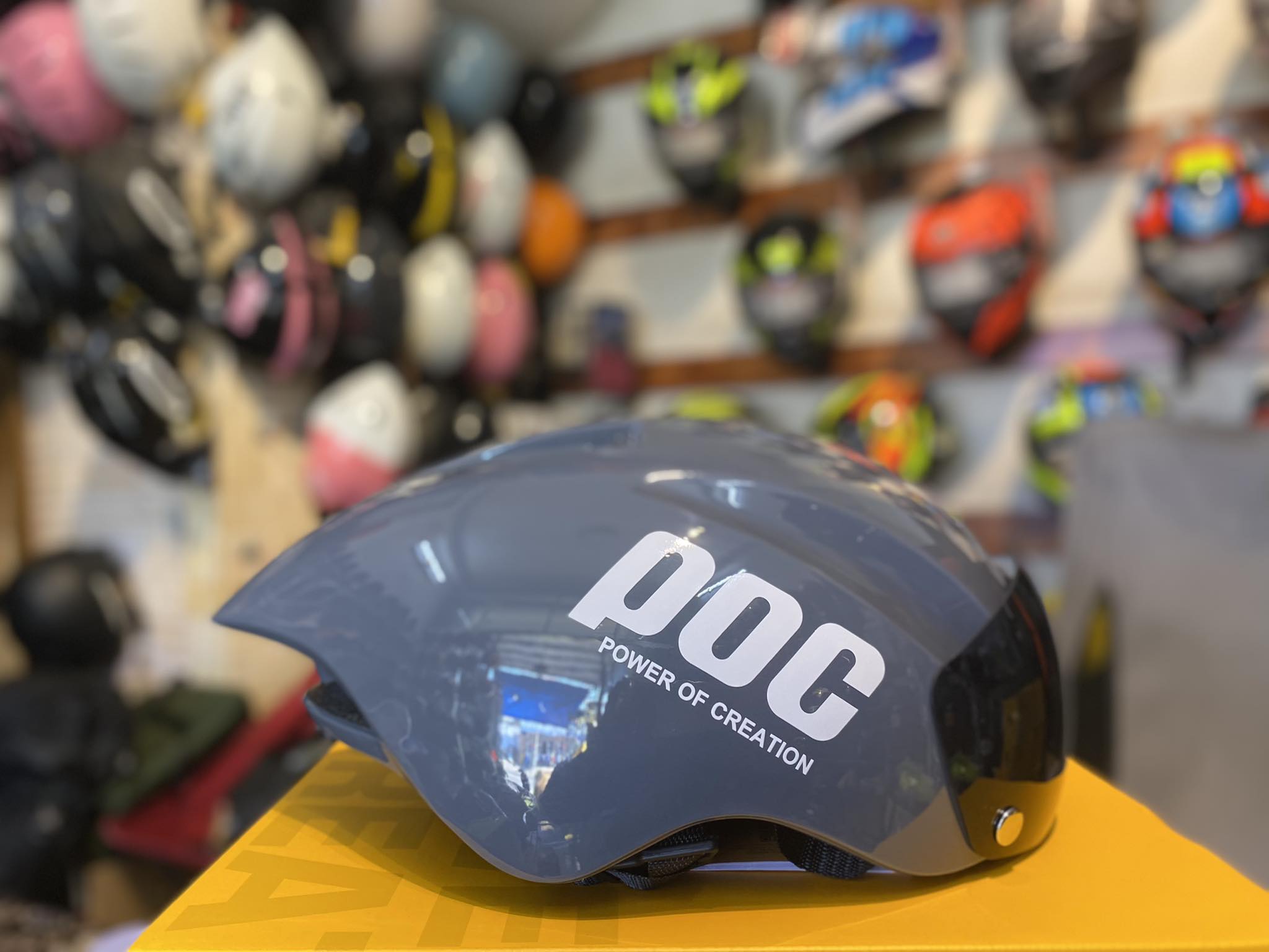 Mũ bảo hiểm Poc 01, Nón xe đạp Poc có kính nam châm hàng chính hãng