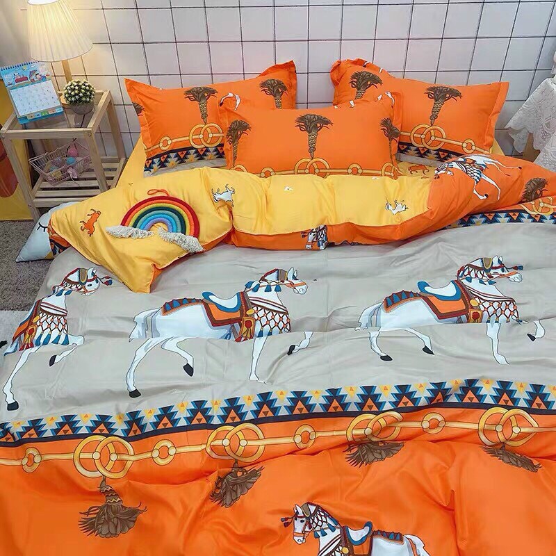Bộ Chăn Ga Gối Cotton Poly - Ngựa Cam ( 1 Drap + 2 Vỏ Gối Nằm + 1 Vỏ Chăn ) Tiệm Nhà Cá