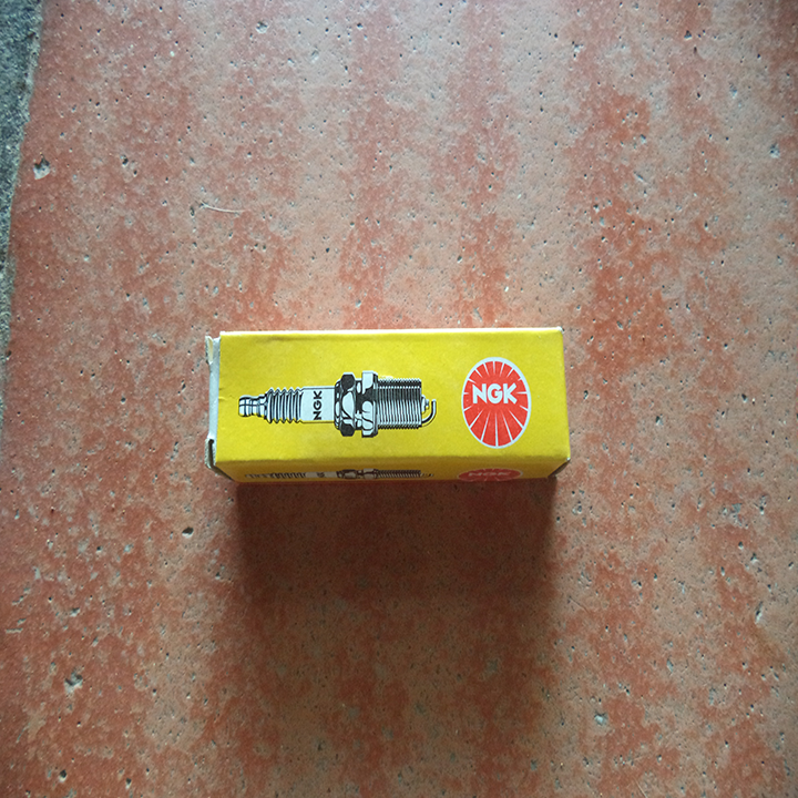 Bugi NGK 2 thì máy cắt cỏ,máy cưa gỗ,máy phát điện,máy đầm ( mã BM6A)