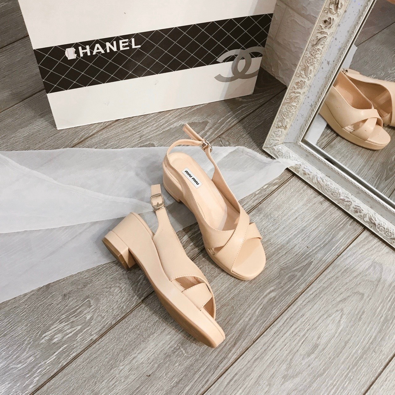 Sandal đế xuồng nữ quai chéo