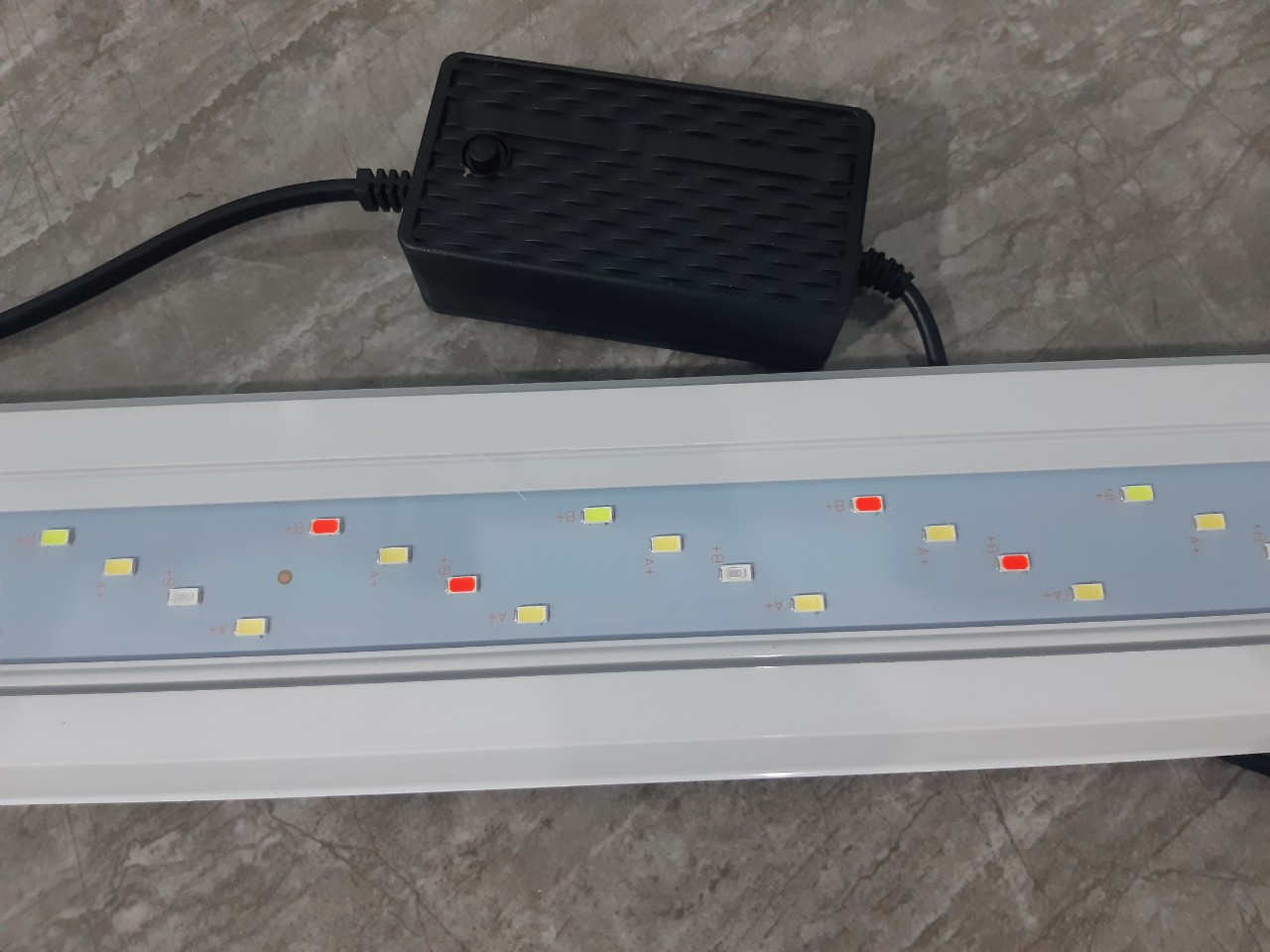 Đèn Led Máng Cho Hồ Cá Đổi Màu QL 80A (80CM) QL80A