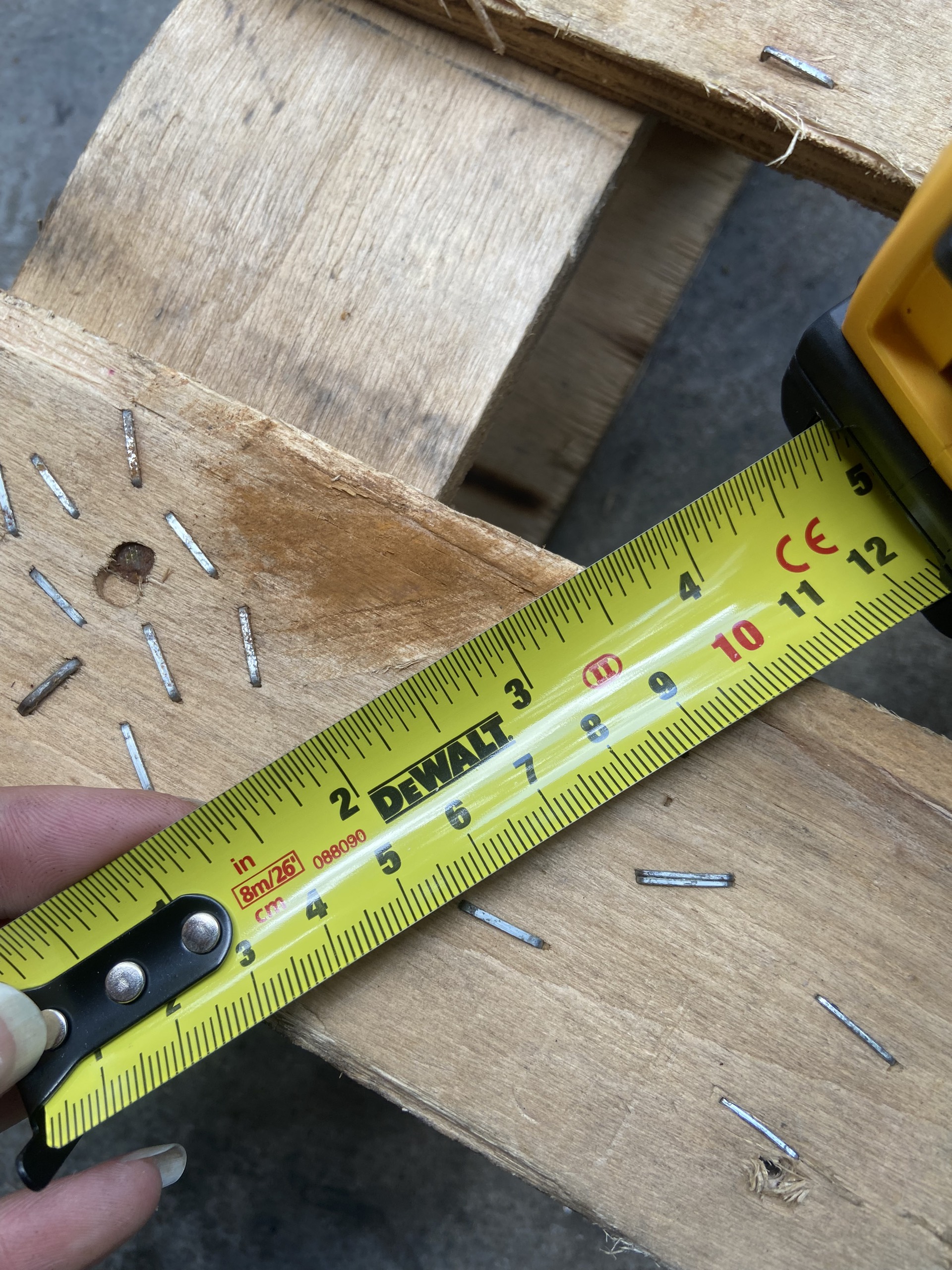 DWHT36027-0-30 Thước cuốn thép Dewalt 8m/26"