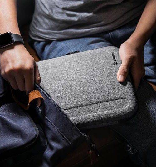 TÚI CHỐNG VA ĐẬP TOMTOC (USA) - (A06-002G) PORTFOLIO HOLDER HARDSHELL IPAD PRO 11/10.5INCH & TABLET/NOTEBOOK - TOPSTORE