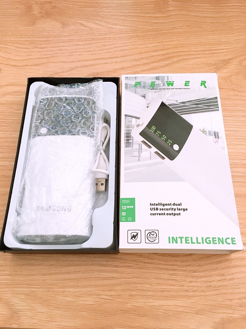 Pin sạc dự phòng Samsung 2 cổng Usb có đèn led báo phần trăm pin