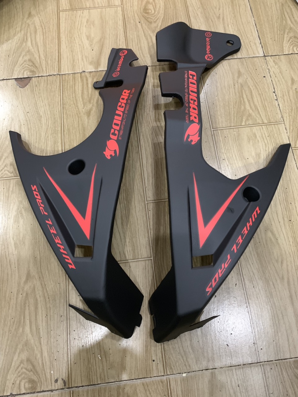 Mỏ cày xe exciter 150 màu đen nhám tem đỏ