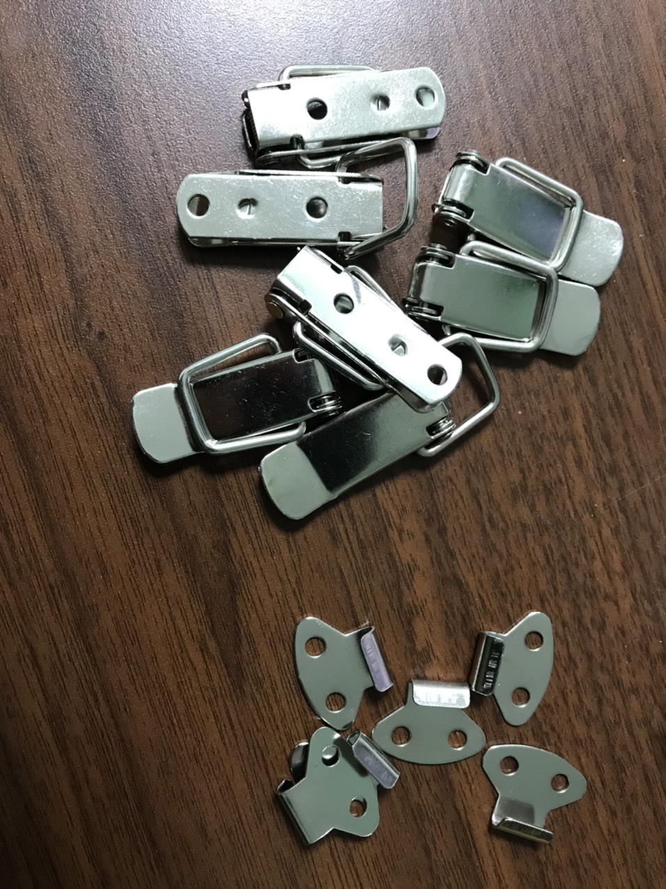 Khóa mỏ vịt inox- Lắp tủ