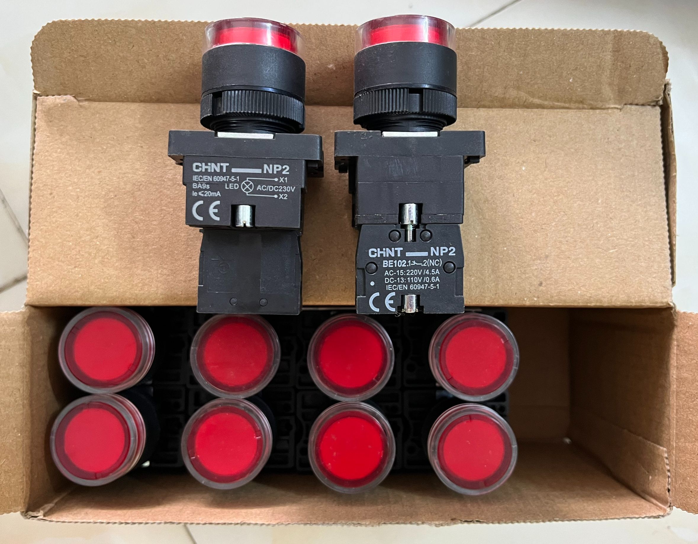 Nút nhấn nhả có đèn Chint xanh đỏ phi 22mm (CHÍNH HÃNG)