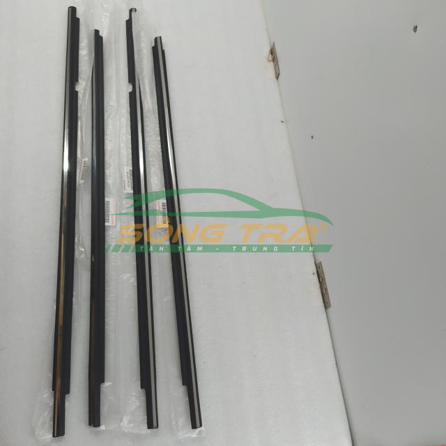 NẸP CHÂN KÍNH ALTIS (GIÁ 1 BỘ)