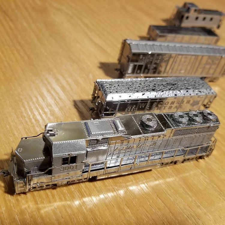 Mô Hình 3D Kim Loại Đoàn Tàu Xe Lửa 5 Toa (chưa ráp)