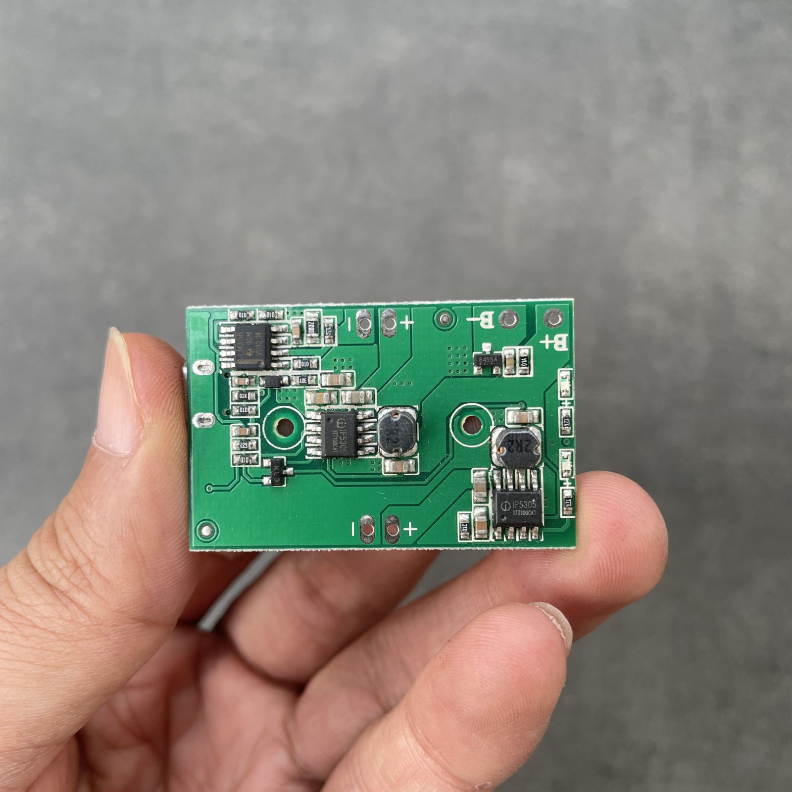 Mạch sạc pin 3.7v IP5305 – đầu sạc microusb 5v
