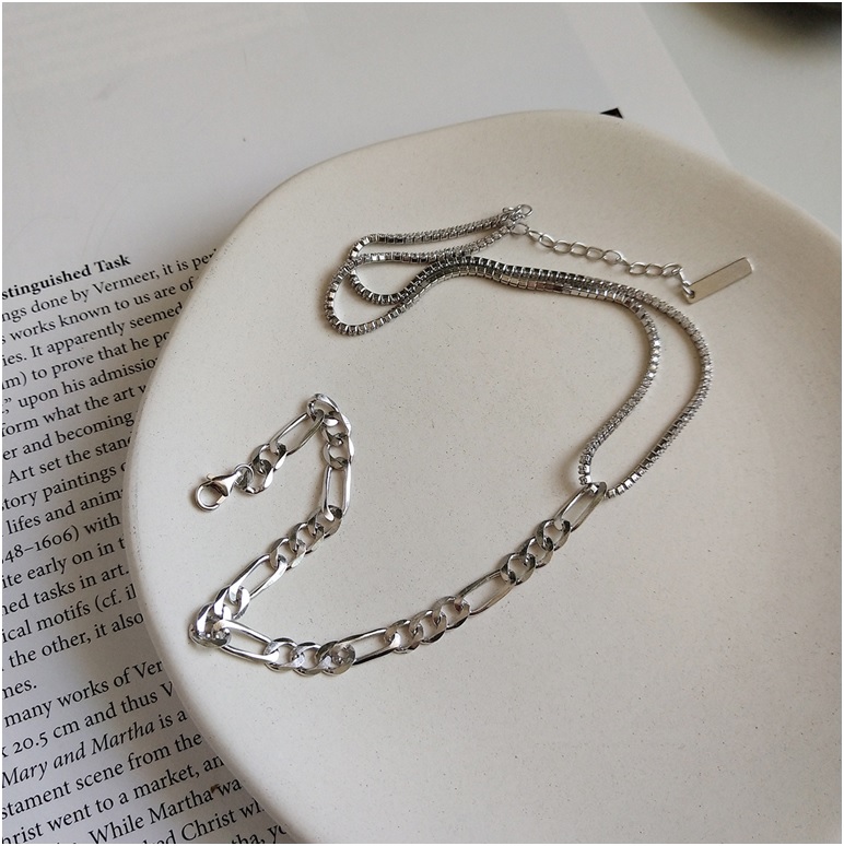 Dây chuyền choker không đối xứng cá tính