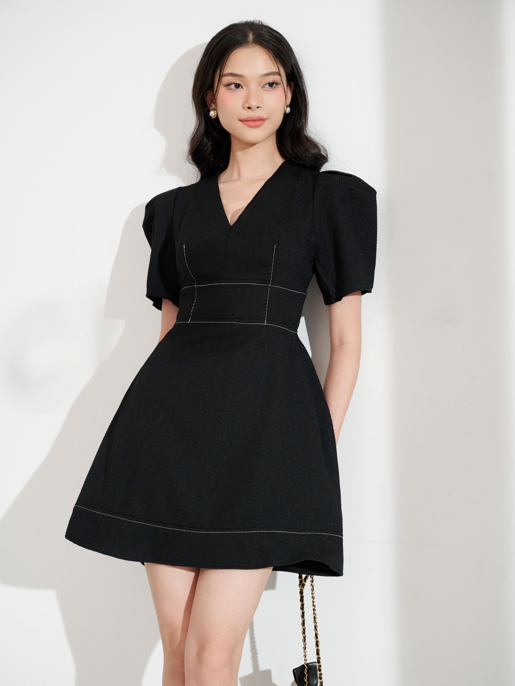 RECHIC Đầm Ngắn Chamie kiểu cổ V tay phồng