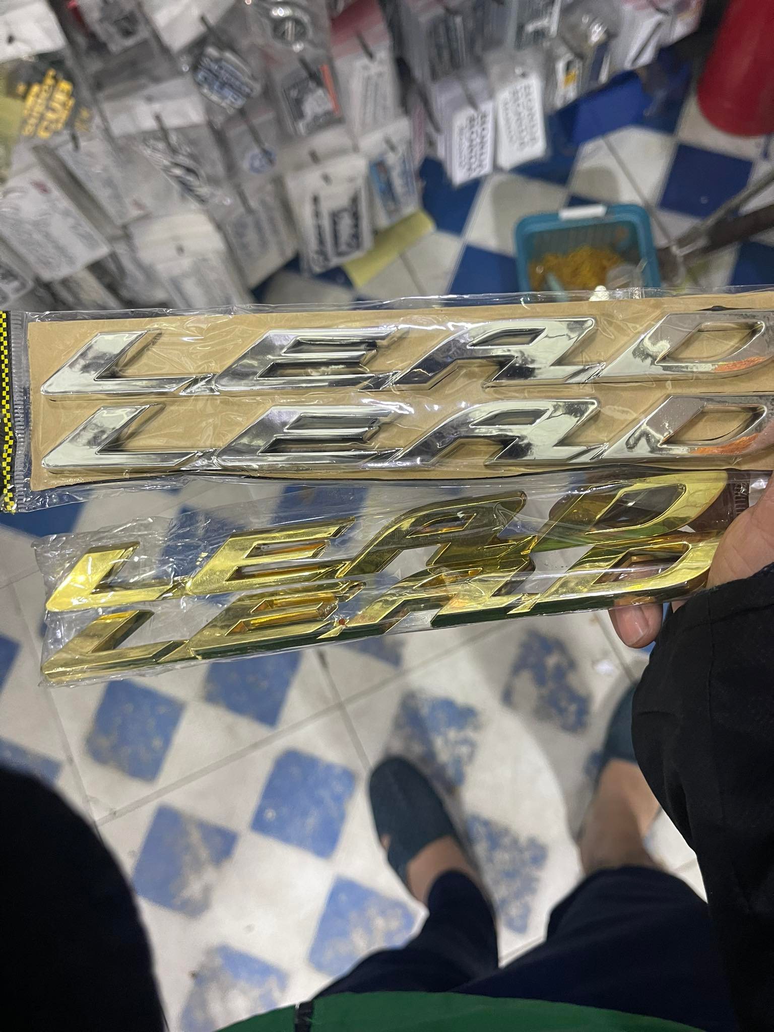 Tem xe lead 2 bên