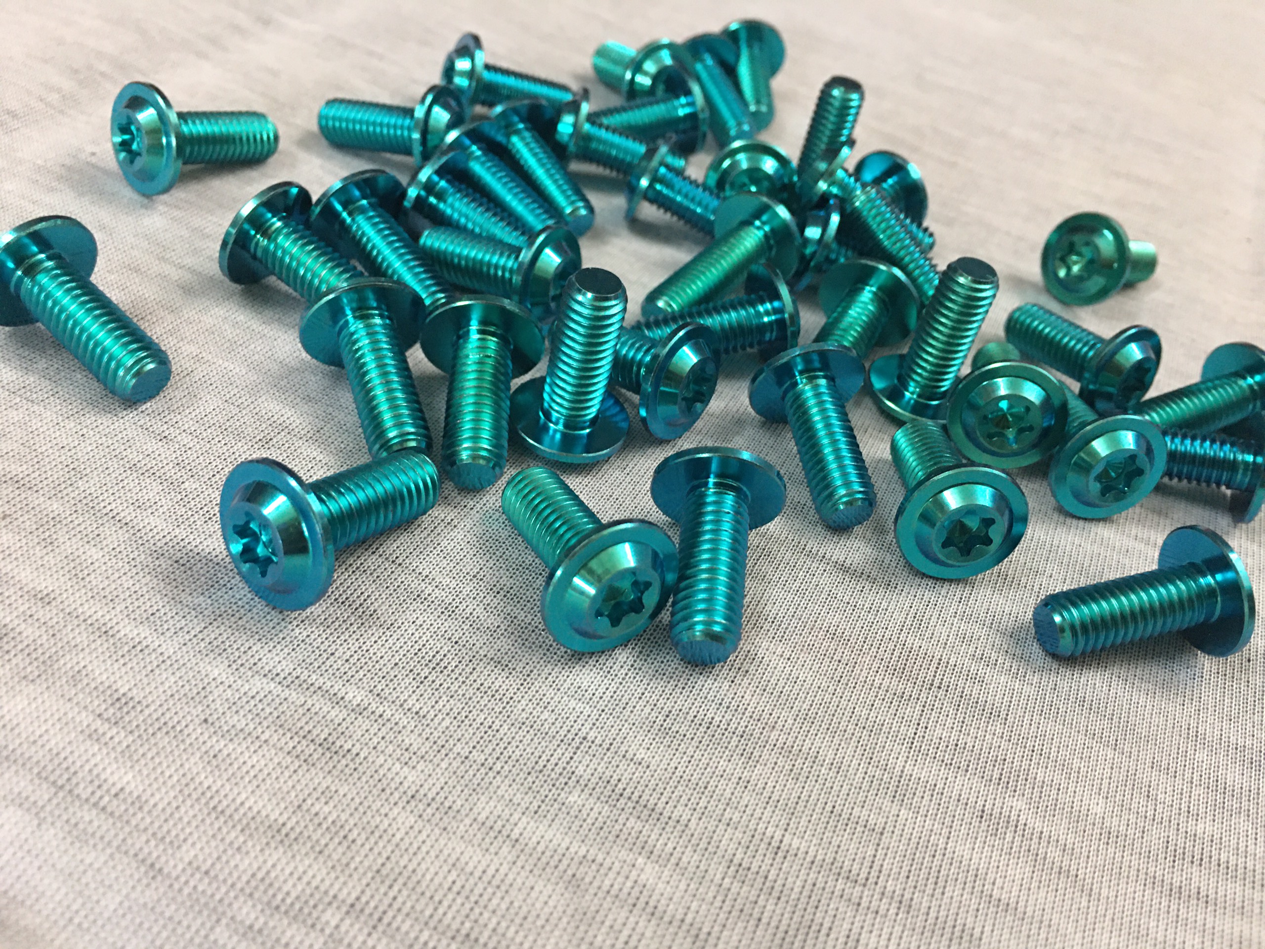 Ốc đĩa GR5 cao cấp 8li25 Xanh Lục Bảo