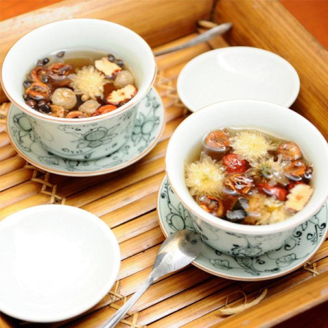 Hộp trà táo đỏ hoa cúc