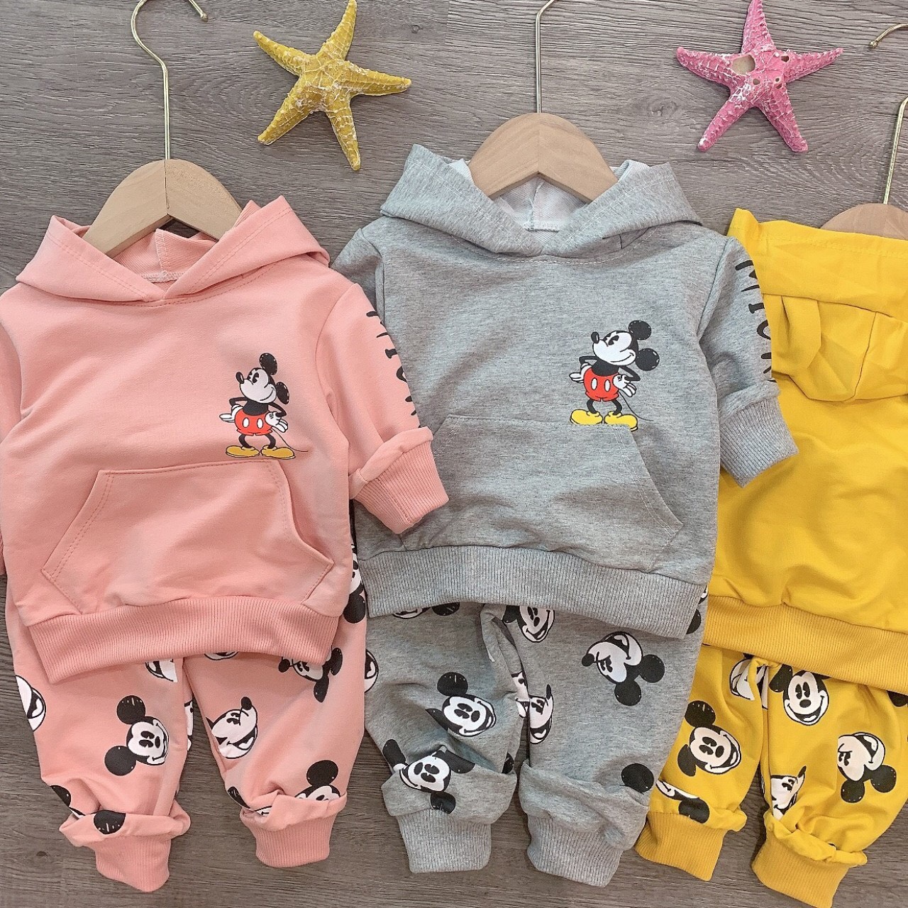 Set nỉ da cá họa tiết Mickey cho bé