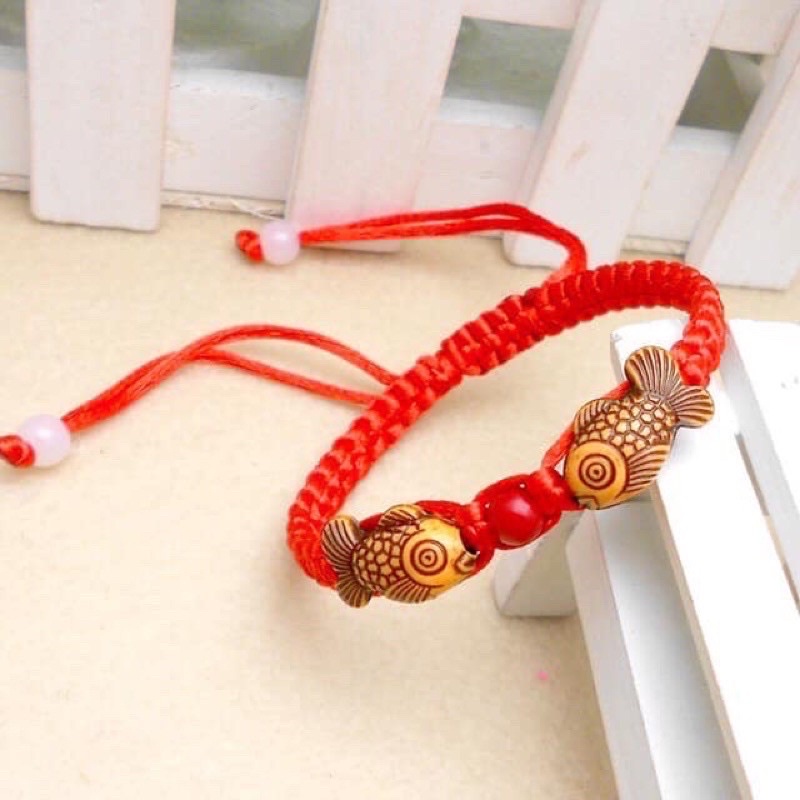 Vòng Tay Chỉ Đỏ Cá Gỗ May Mắn