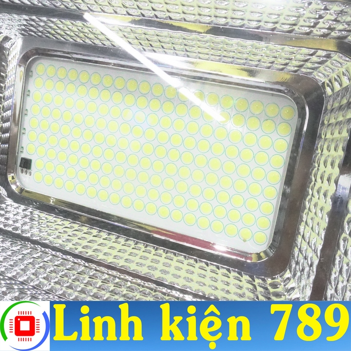 Đèn LED pha năng lượng mặt trời 200W - Linh kiện 789