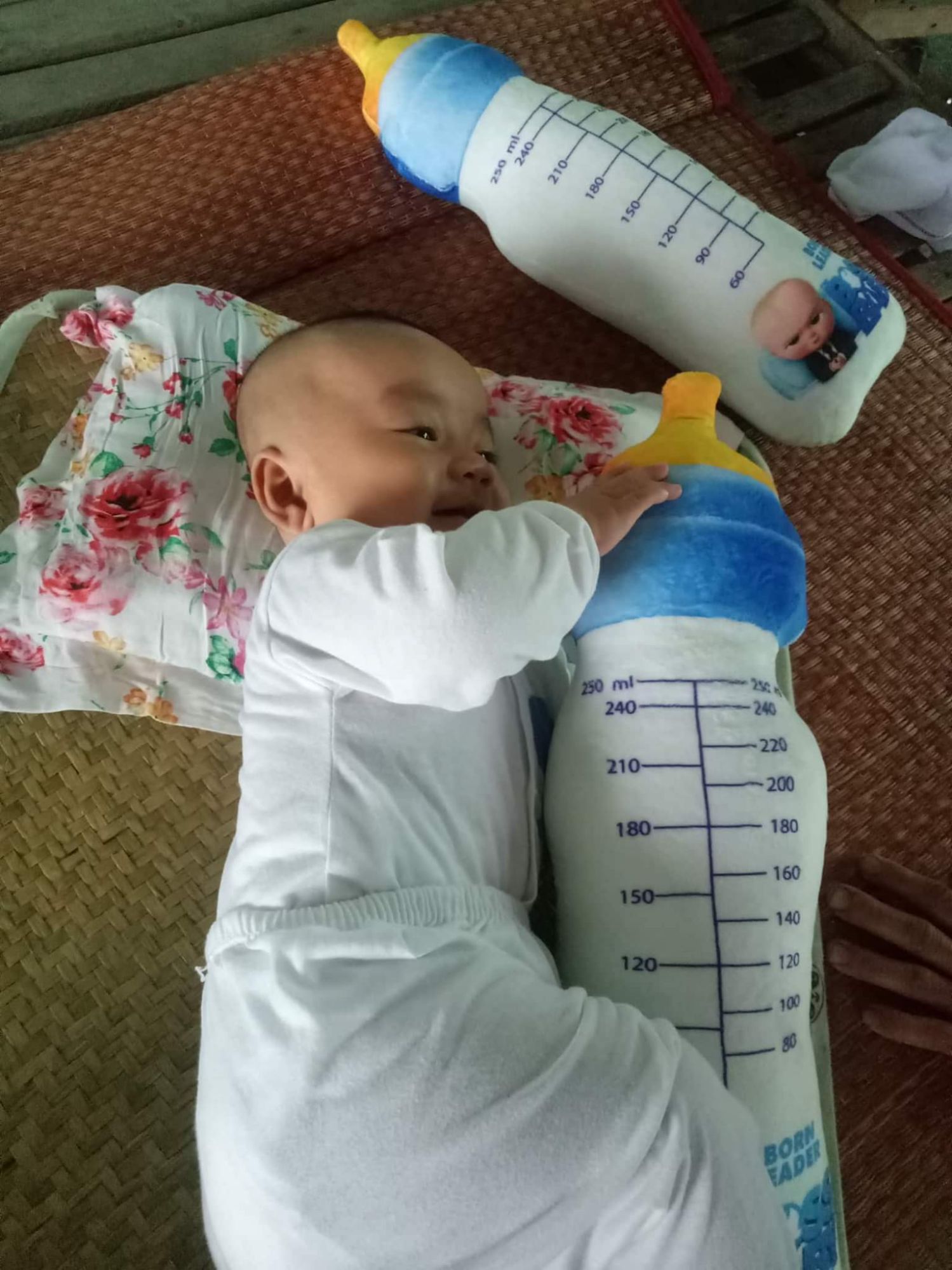 GỐI ÔM BÌNH SỮA CHO BÉ