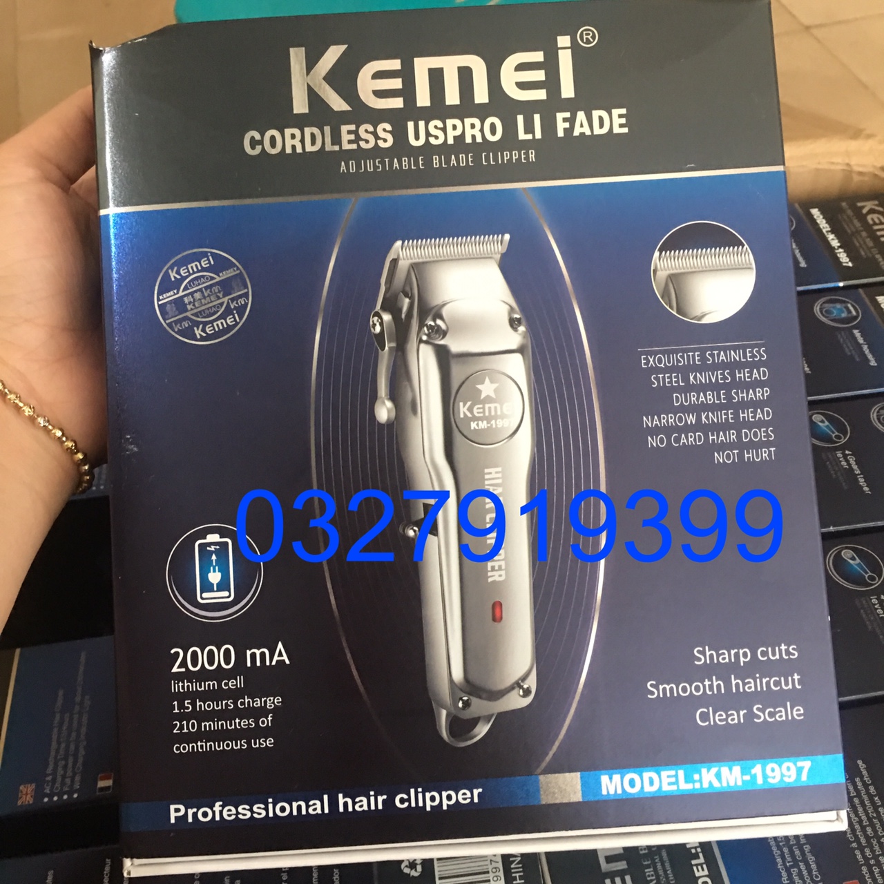 Tông đơ cắt tóc cao cấp KEMEI 1997 với pin Li-ion 2000mAh hoạt động liên tục 3 giờ & công suất 8W cho đường cắt mượt mà và sắc bén