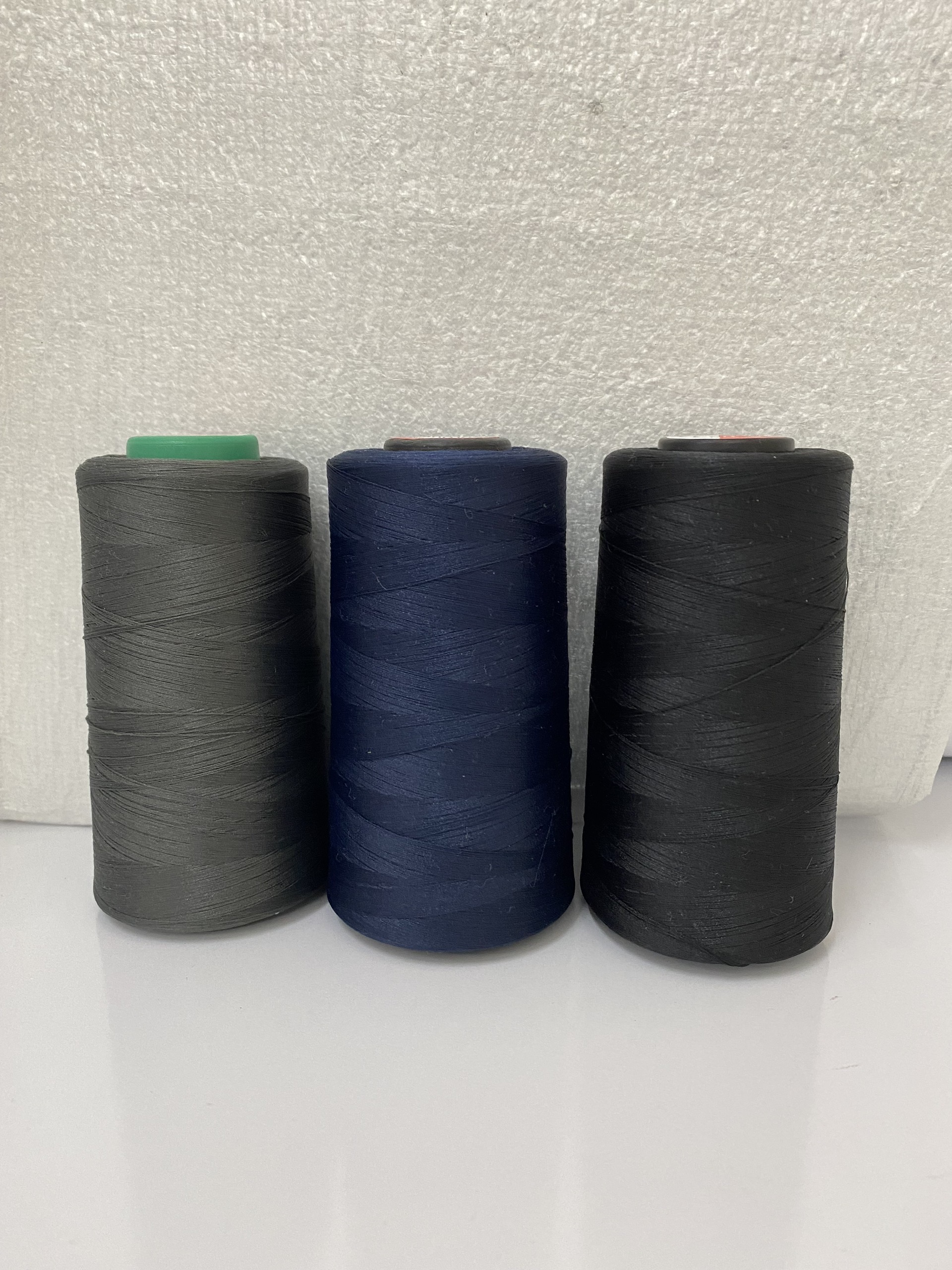 Chỉ tơ vắt sổ ống 5000m (Giao màu ngẫu nhiên)