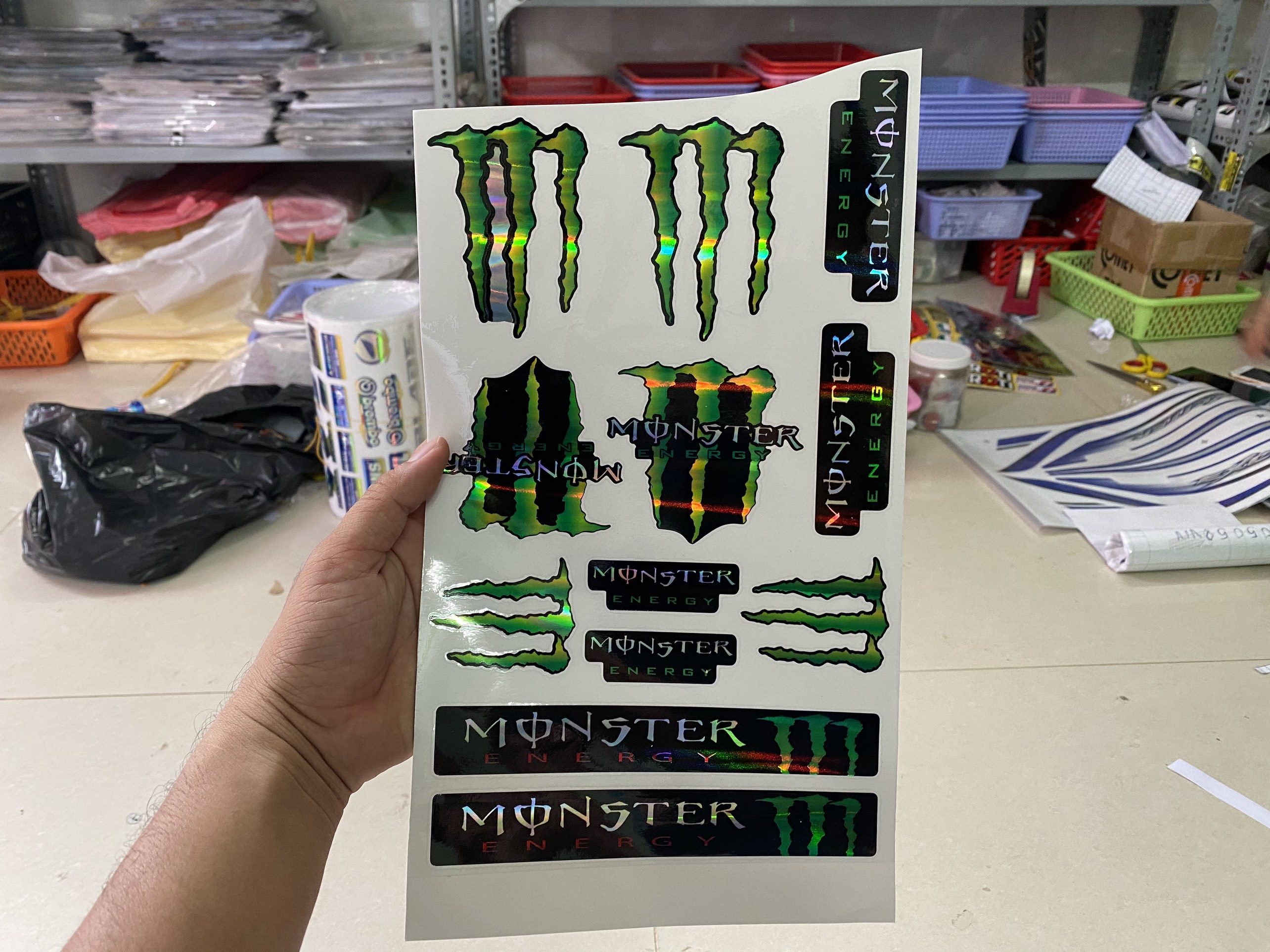 combo 2 tấm tem logo monster 7 màu chiếu