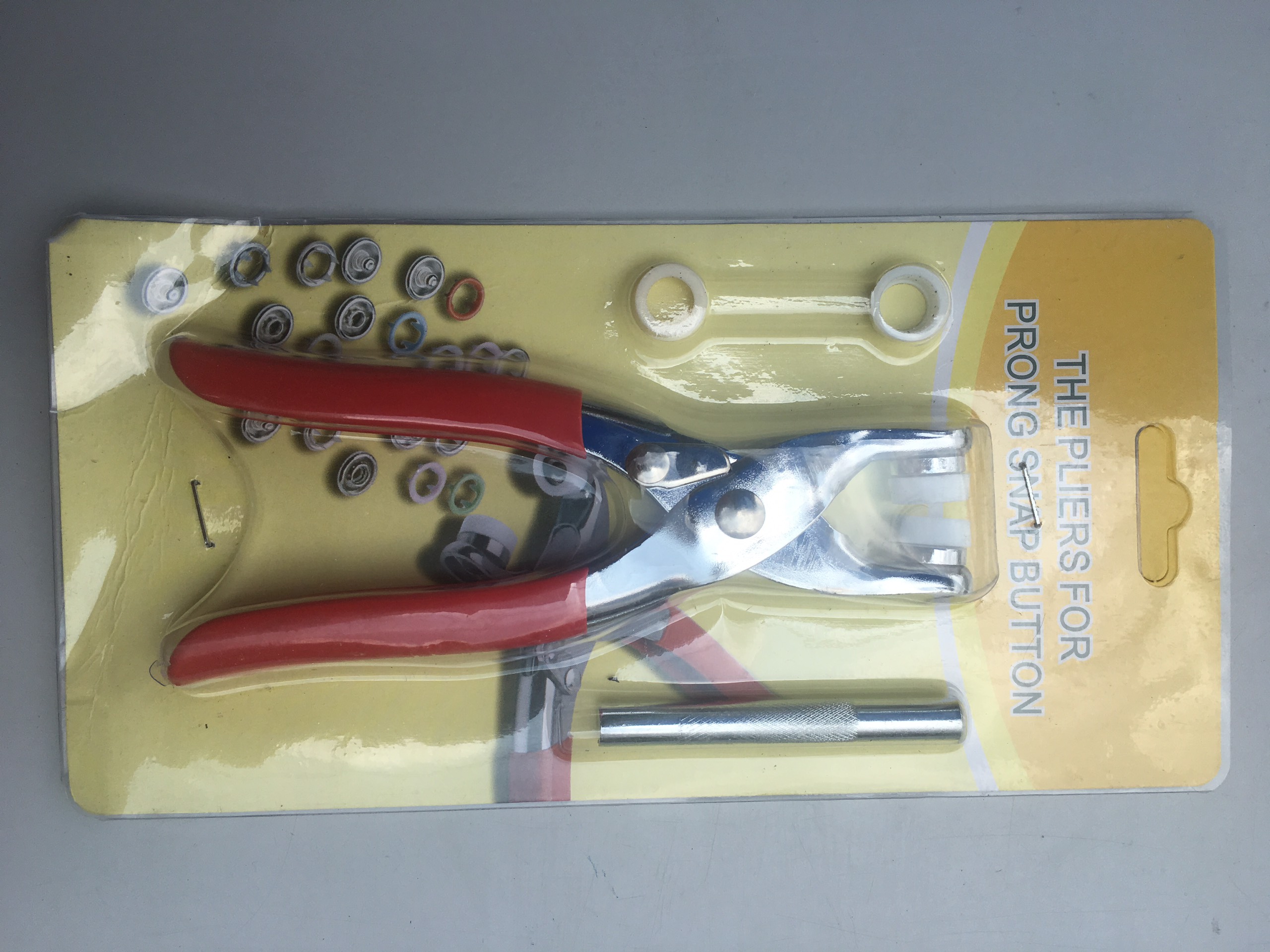 kiềm bấm cúc sắt 4tp vo cung tien loi