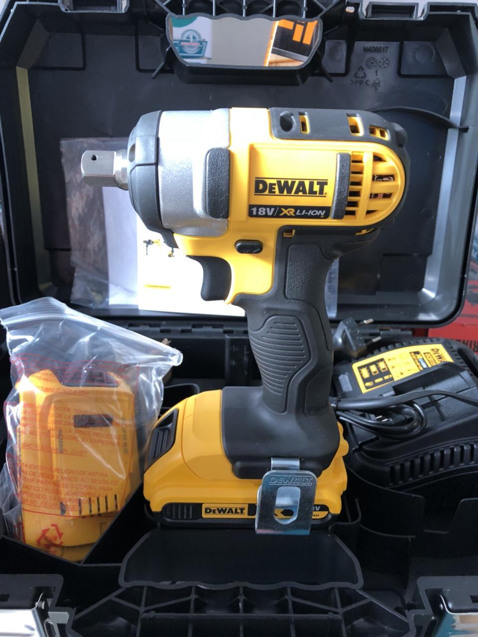 DeWALT - 18V - 2.0Ah MÁY VẶN BU LÔNG ĐỘNG LỰC DÙNG PIN - DCF880D2